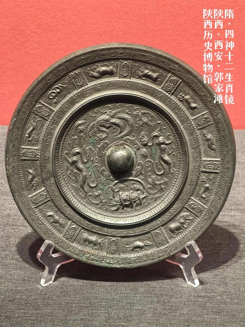镜子的谎言:从铜面到美颜,我们究竟在凝视什么?-因为所以