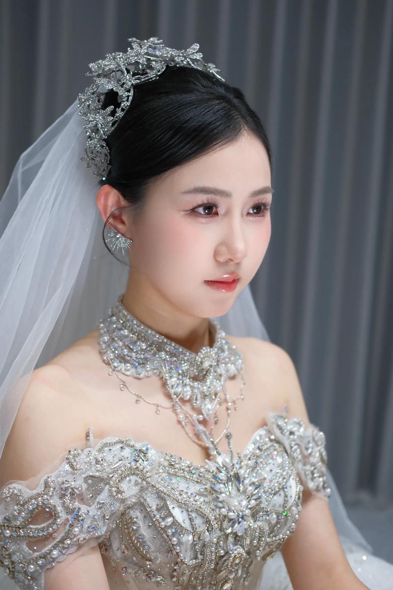 婚礼跟妆试妆现场新娘不满意的妆容特写