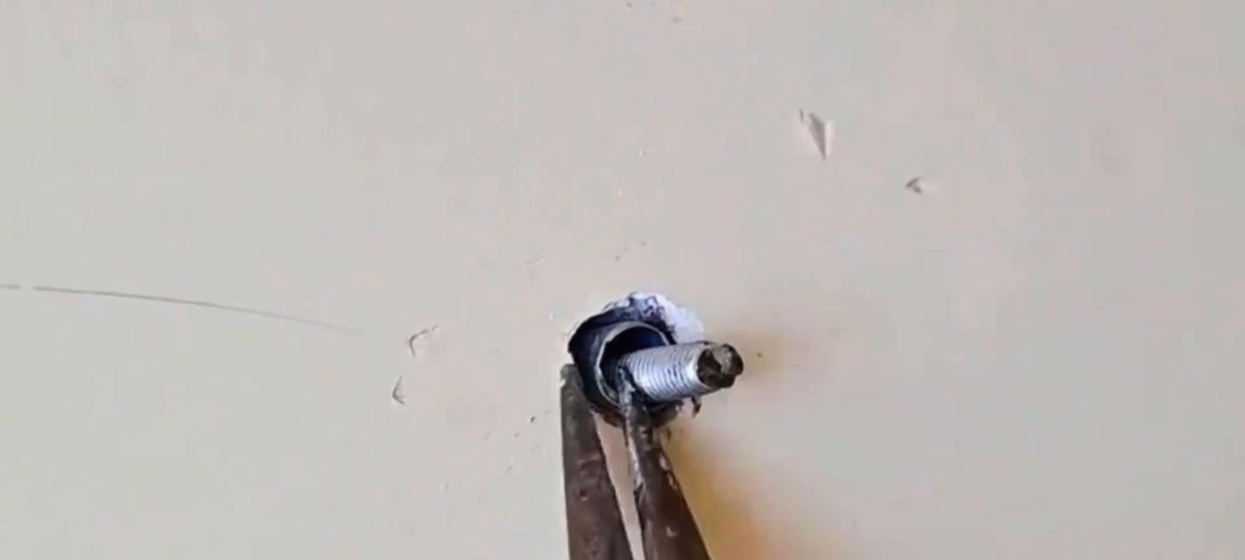 拆装的时候别硬撬，错一步直接废新件