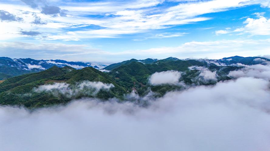湖北南漳云台山清晨云海山景
