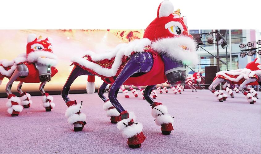 工博会上国产机器人舞狮表演现场实拍