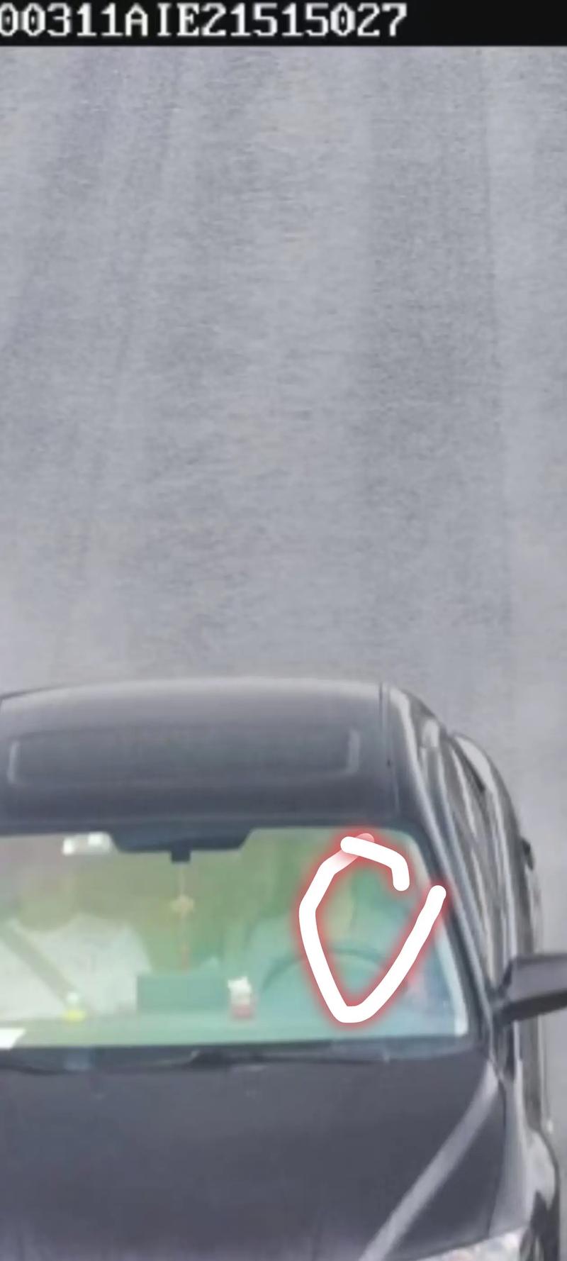 雨天高速公路智能摄像头识别模糊实拍
