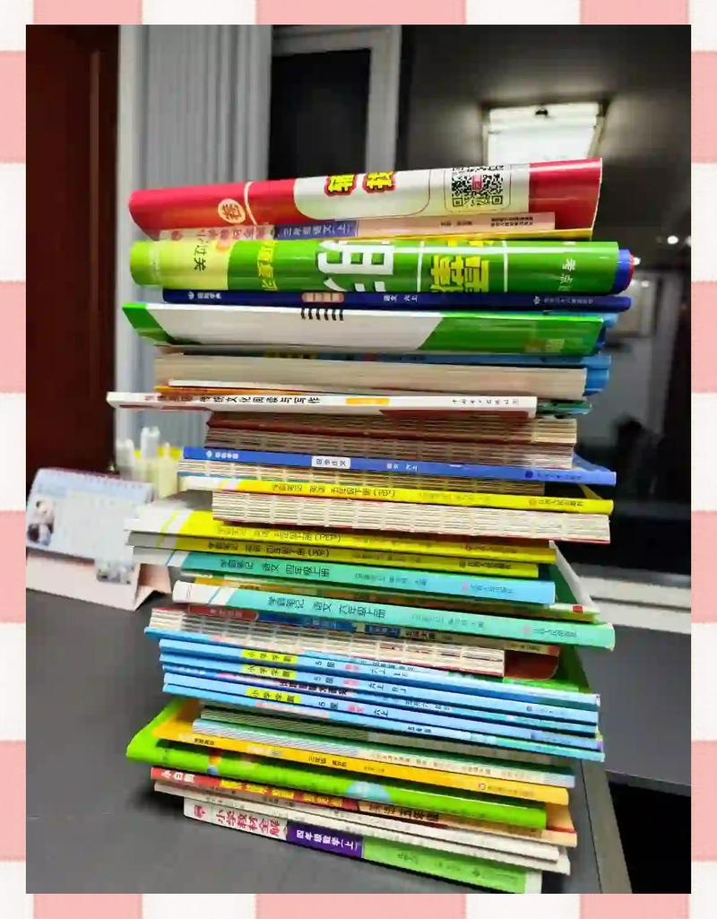 堆满教辅的书架 家长选择困难 双减政策