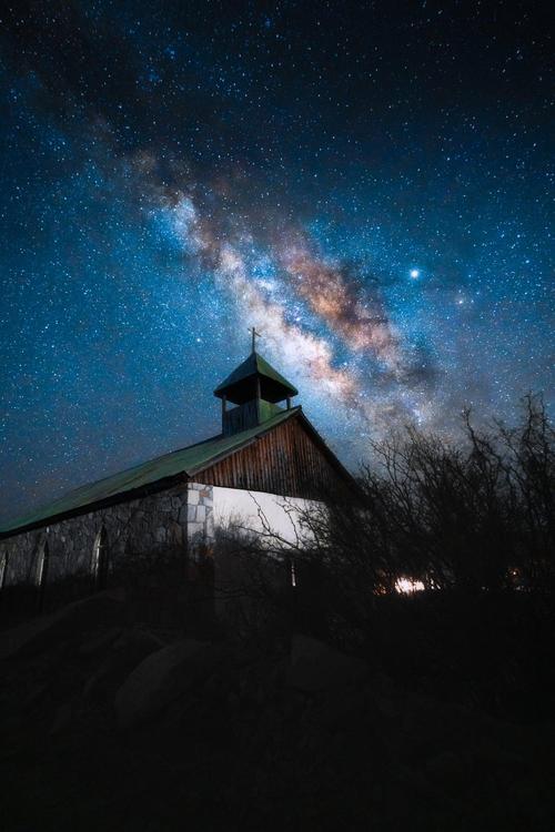 亚丁村废弃碉楼星空