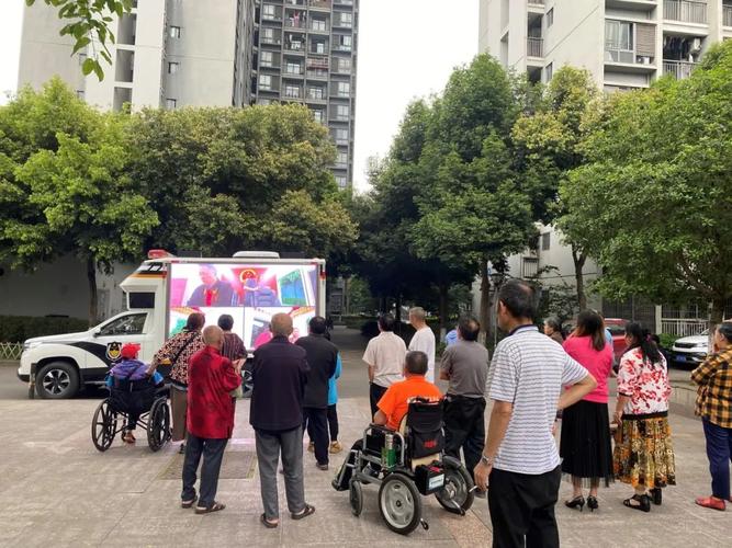 住宅小区门口网红代拍蹲守现场