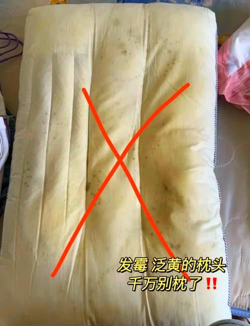 记忆棉枕头喷清洁剂后阴干擦拭实拍图