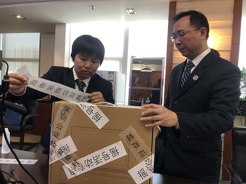 公证购买取证现场封存物品特写