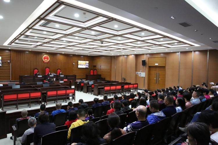 城市房屋拆迁补偿纠纷庭审现场