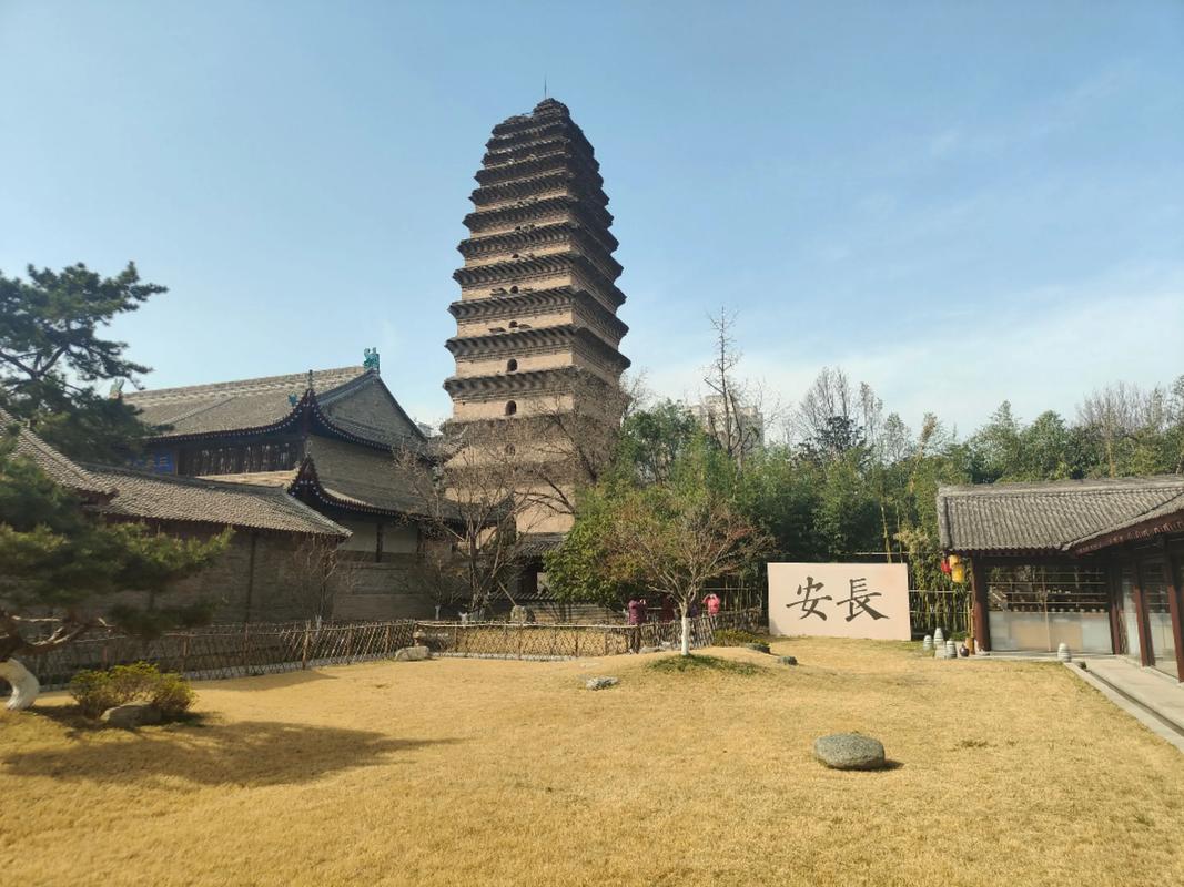 小雁塔荐福寺古槐汉服日落