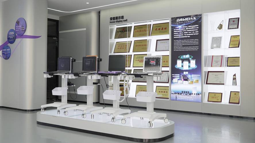 多种品牌测试仪器并排展示场景