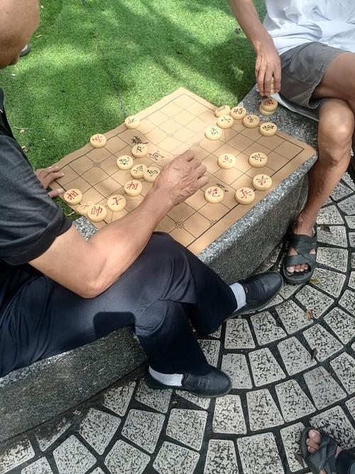 别只盯大人物,找一找“跳出棋盘的人”