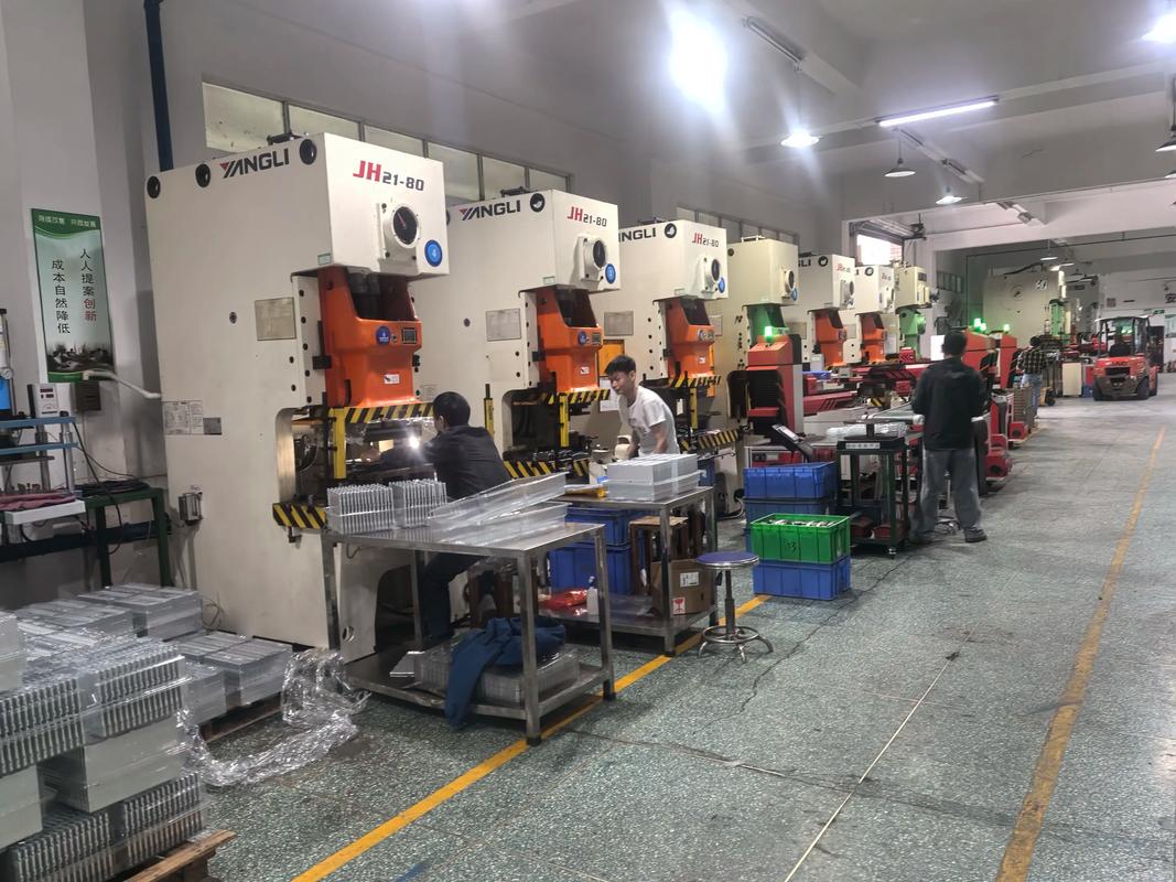 国产数控冲床自动化生产线运行实拍