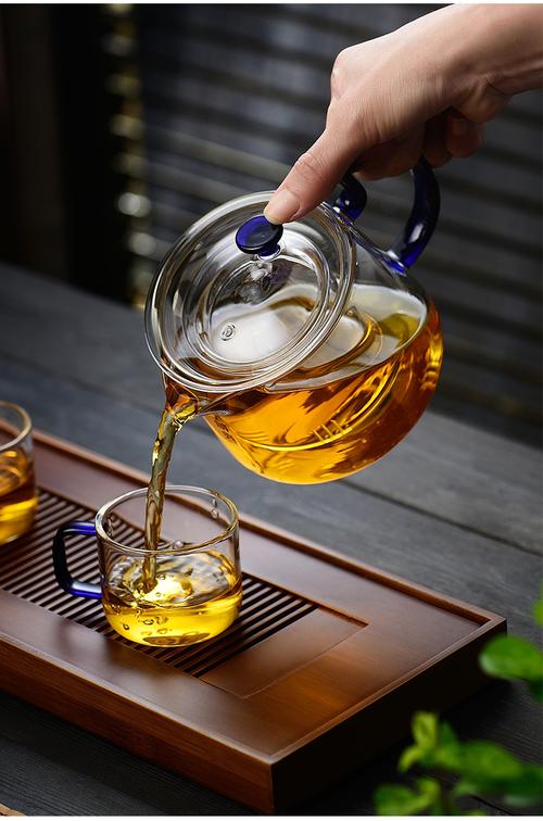 玻璃壶手工茶饮冲泡成品图