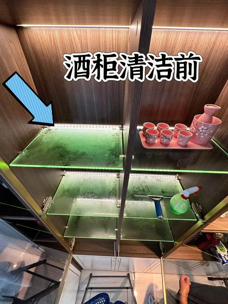 静电除尘掸清洁开放式酒柜操作