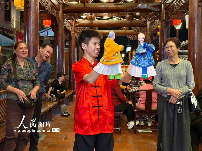 漳州古城巷仔口布袋戏红布戏台
