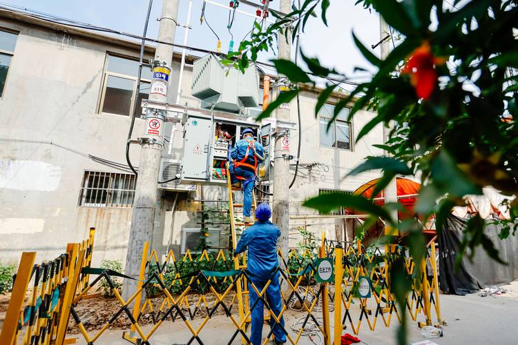 工业地产园区配电房增容改造施工现场