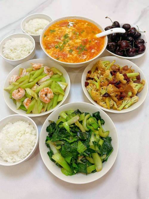 中式日常七分饱餐桌餐食示例