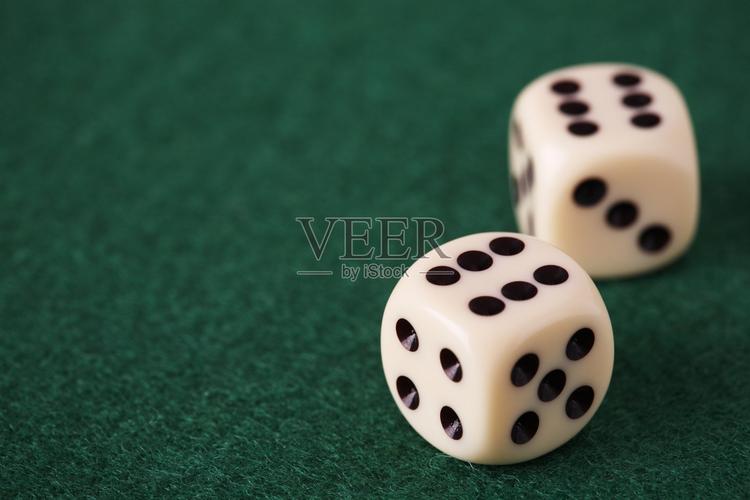 扯淡与心算:骰子桌上的人性实验室