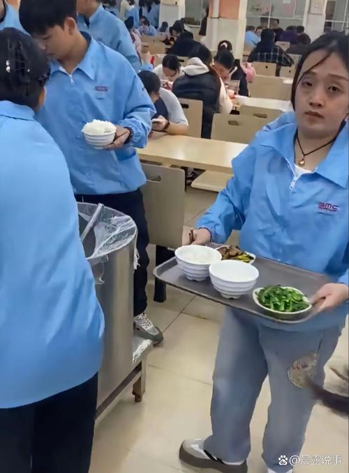 工业黑灯工厂会抢走工人的饭碗吗？