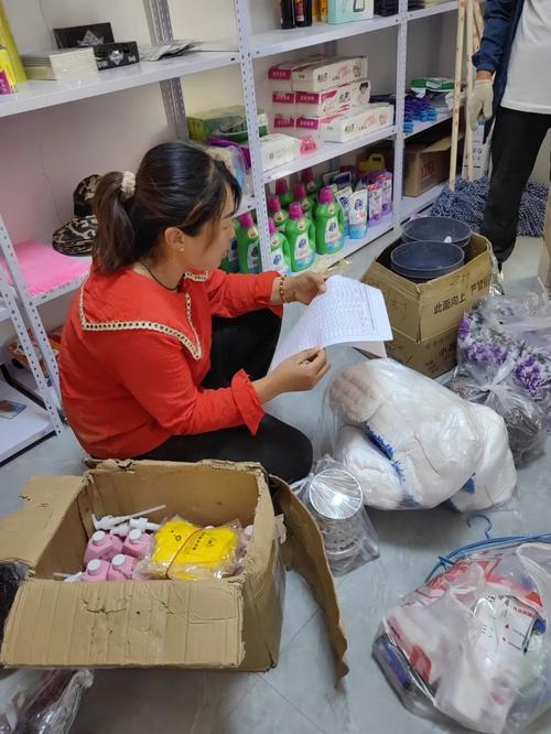 快消经销商给社区夫妻店补配商品场景