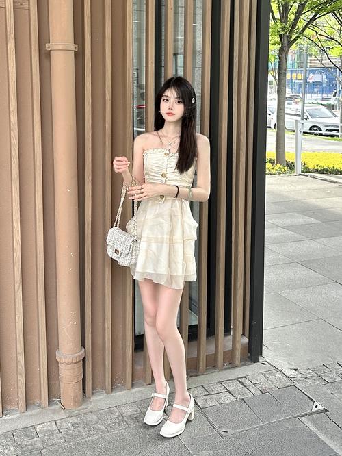 竖长型链条包小个子穿搭