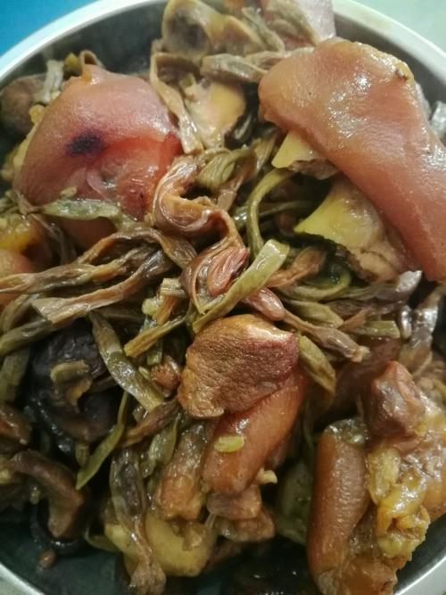 南漳李庙镇农家腊猪蹄炖干豇豆