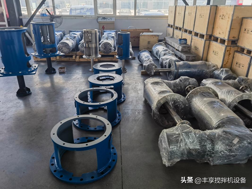 化工反应釜搅拌轴抱轴拆解故障现场图