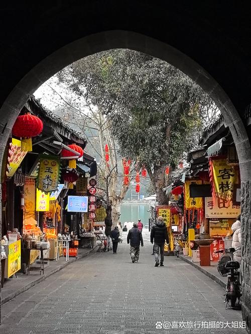 阆中古城北门入口青石板路