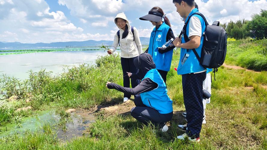 研学旅行学生野外调查水质
