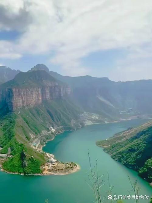 南漳沮河小三峡峡谷碧水转弯景观