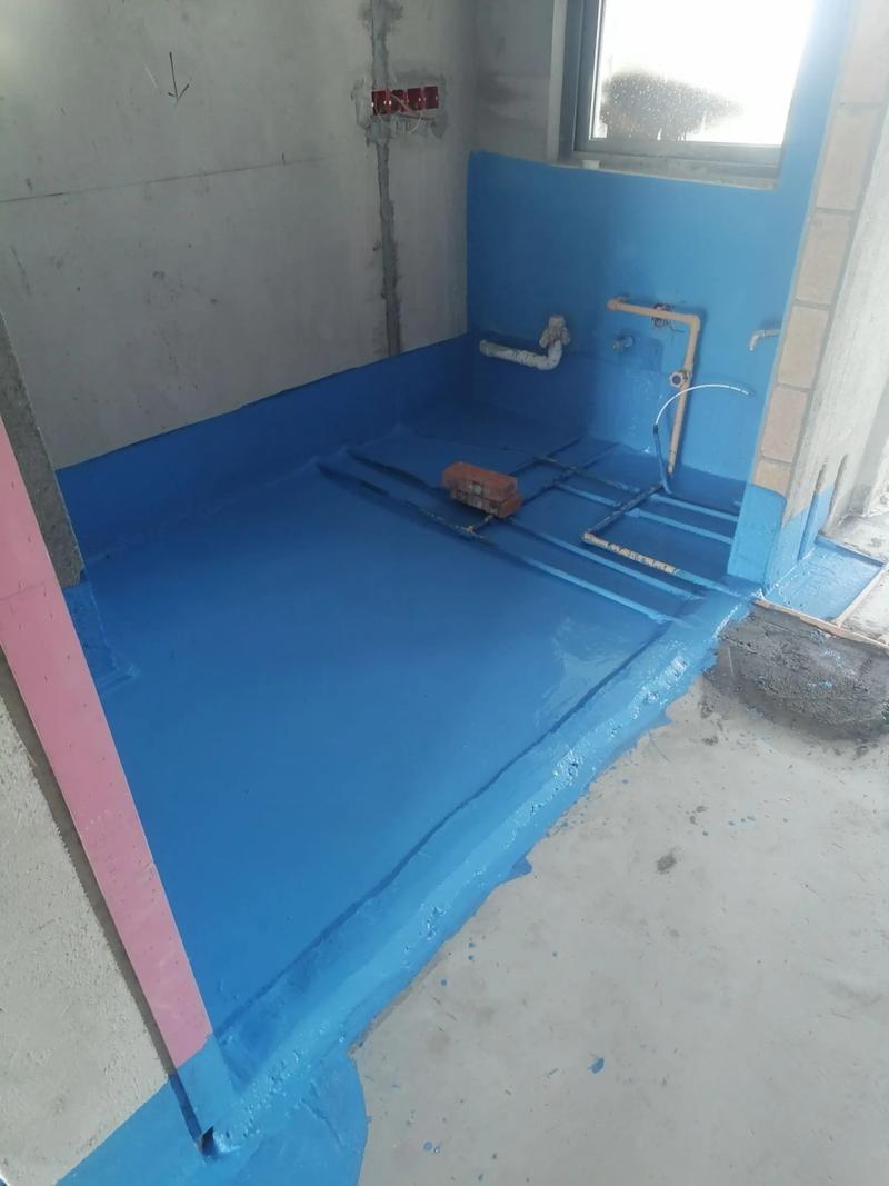 家装卫生间地面防水涂刷施工实拍