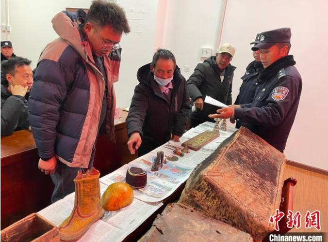 文保执法部门查获恶意转移文物现场
