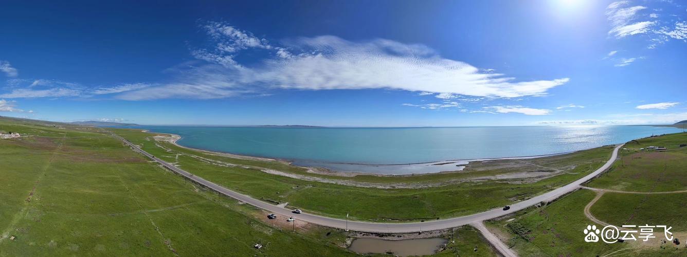 青海湖环湖东路秋季航拍全景