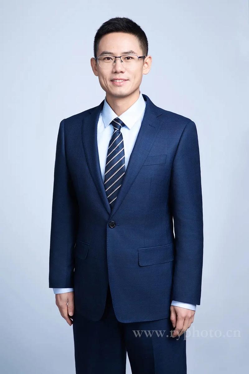 央企面试候选人正装形象图