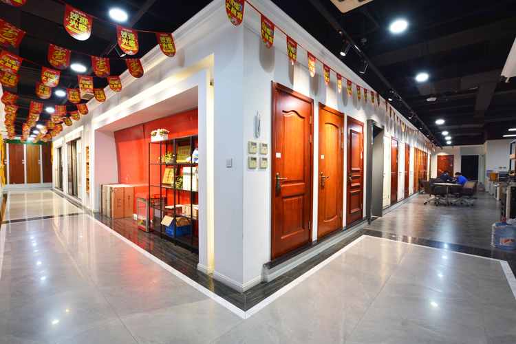 建材市场门店实木门样品展示图