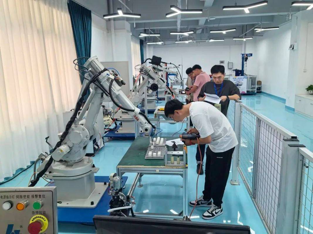 工业机器人示教器编程操作培训