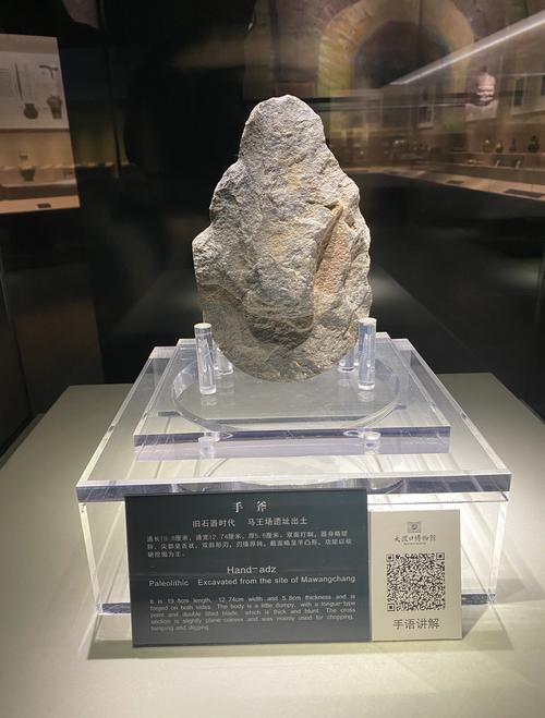 博物馆新石器展厅馆藏石斧展柜实拍