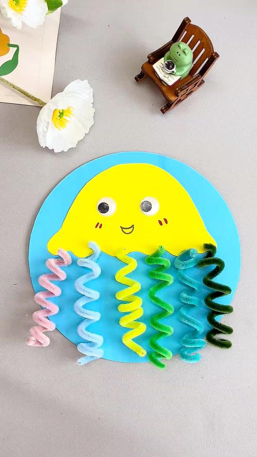 幼儿自己做的歪歪扭扭幼儿园手工作品