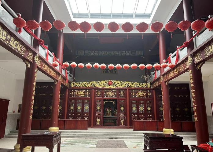徽州祠堂享堂天井斜照祖宗牌位阳光