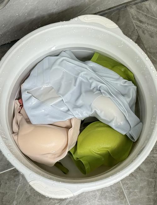 衣物胸口陈年卤渍实拍图