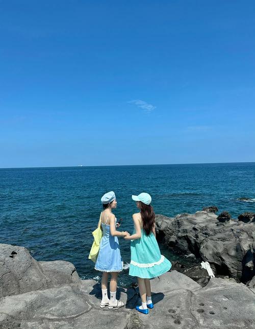 3. 海边蓝:三亚的闺蜜泳衣心机