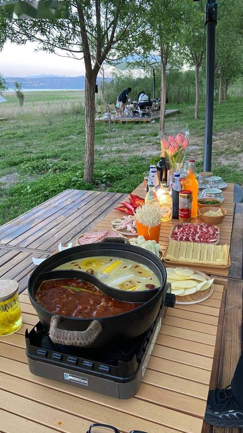 湖北南漳巡检桔树下农家露天火锅场景