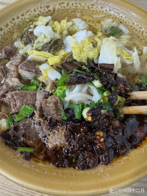 贵阳深夜牛肉粉摊热气