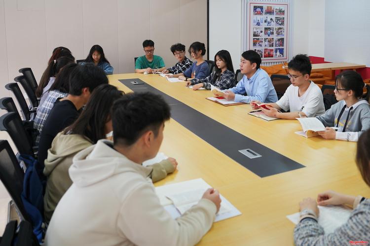 高校科研团队开放式seminar讨论现场照片