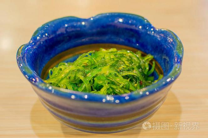 日本海藻沙拉制作过程