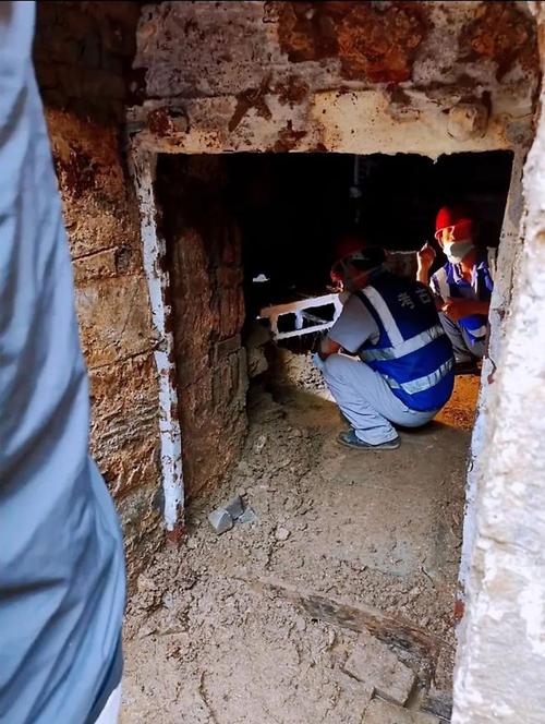 施工场地发现地下文物的硬质封挡现场照片