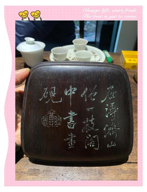 老式阳台实木案上带墨渍的旧砚台墨瓶