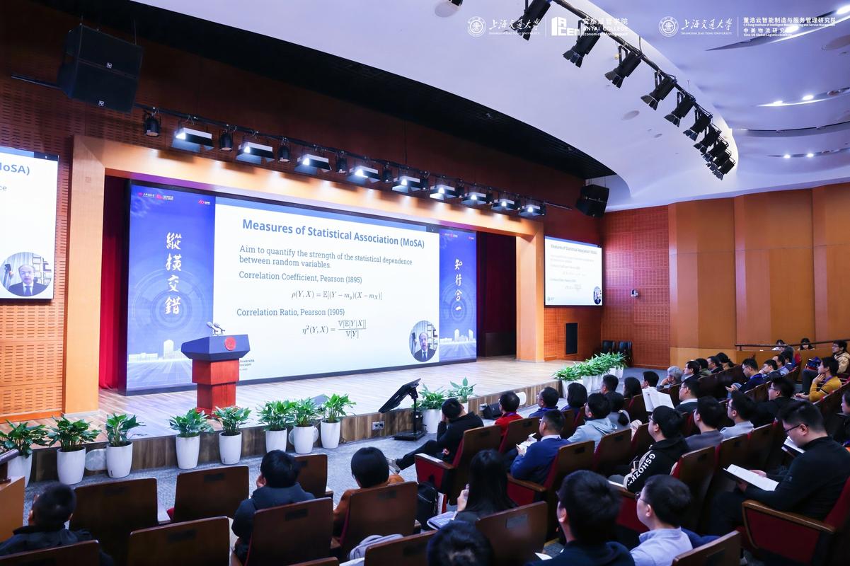 大学医学预科课程改革研讨会场景