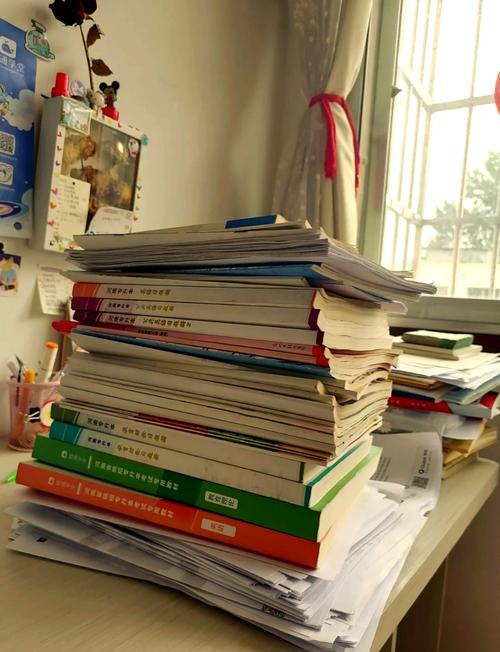 大三学生秋招海投简历堆书桌实拍