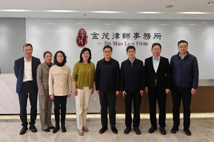 上海拆迁律所律师现场调查房屋